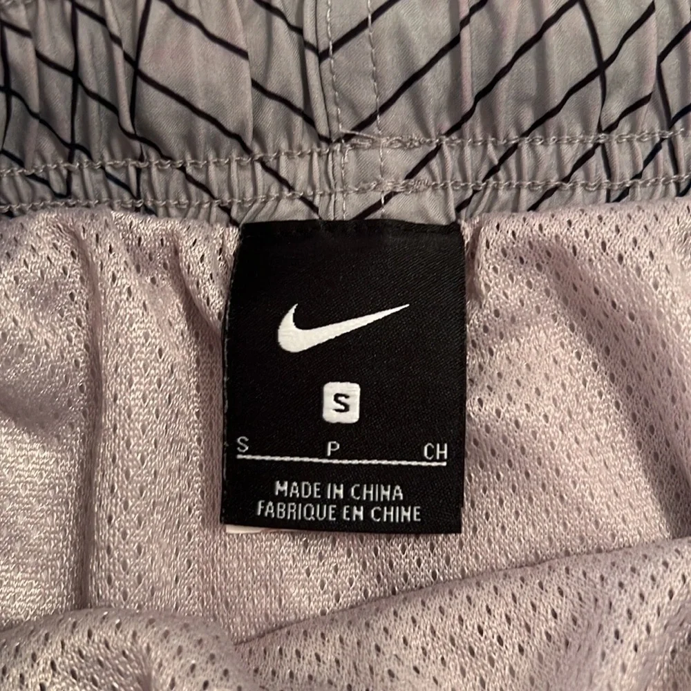 Nike Striped Breaker Volley Swim Trunks Gray Black S